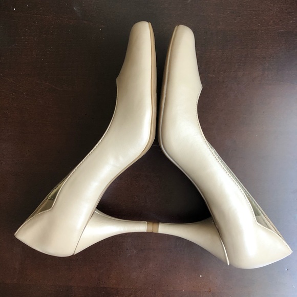 Bandolino Natural Nude Color 3.5 inch Heels 7.5 - Picture 5 of 10